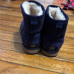 Dark blue size 9 uggs